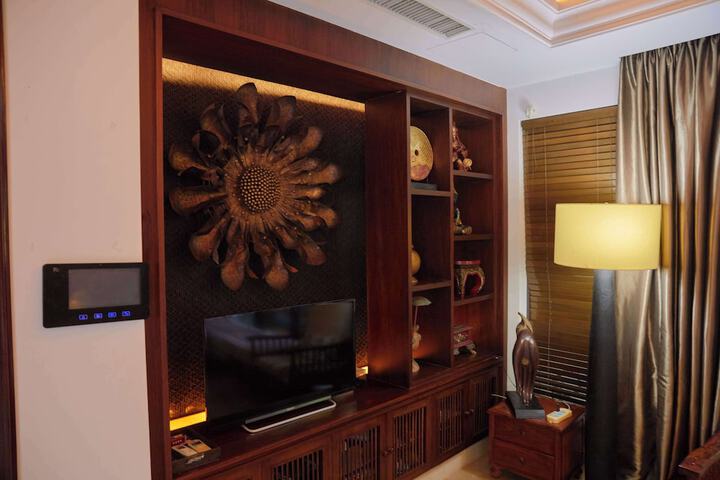 Room 23 of 178