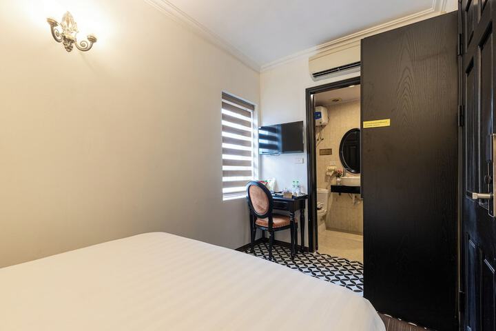 Room 13 of 36