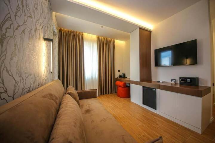 Room 62 of 108