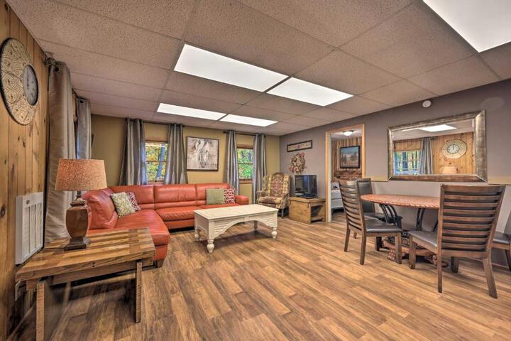 ‘John Wayne Apartment - Deck BBQ, Horses On-Site