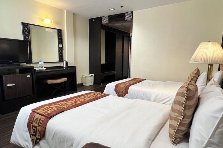 Room 6 of 31