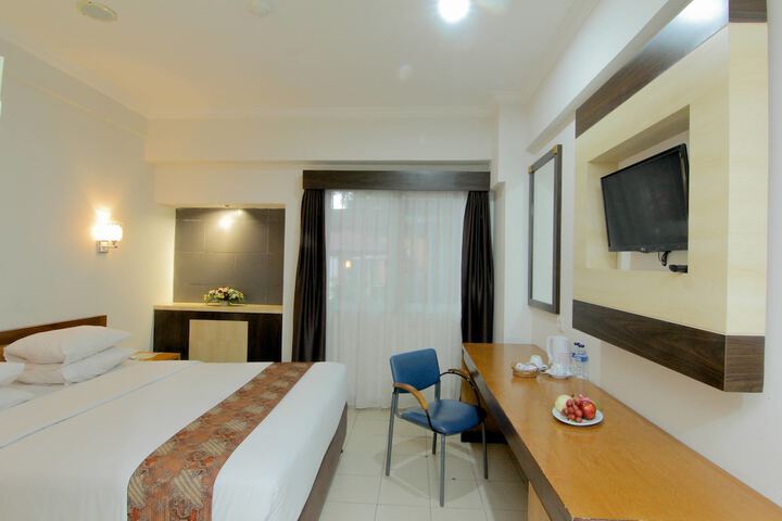 Room 11 of 33