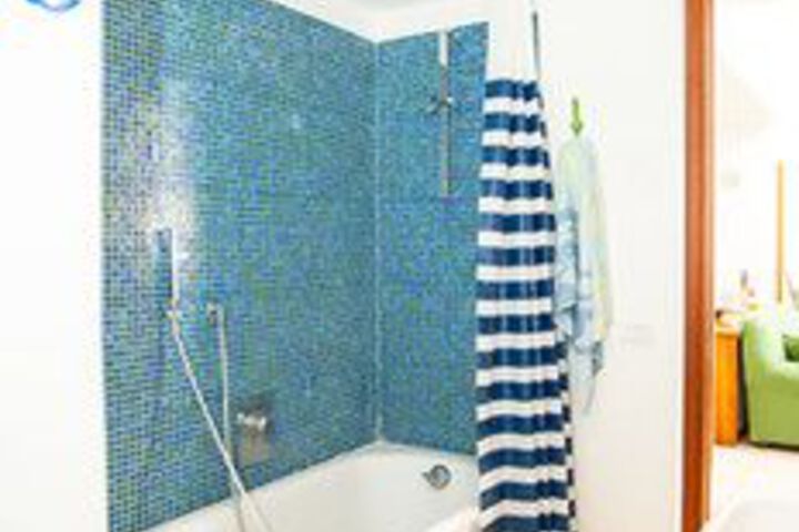 Room 4 of 32