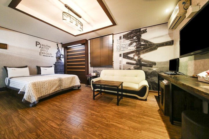 Room 16 of 49
