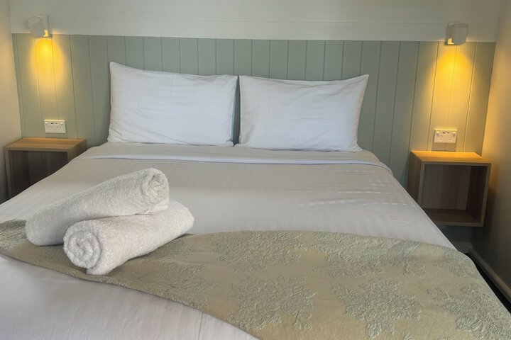 Room 4 of 27