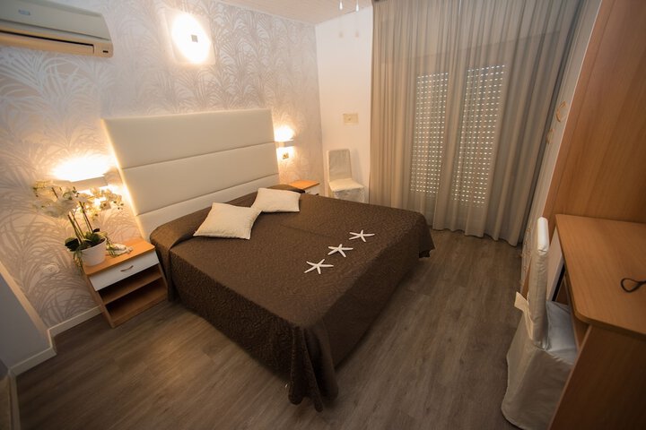 Room 18 of 46