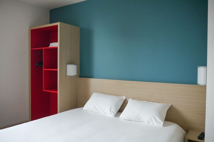 Room 28 of 65