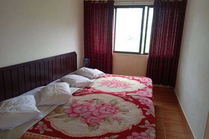 Room 7 of 16