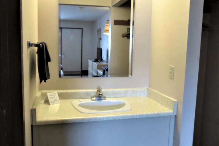 Room 72 of 133
