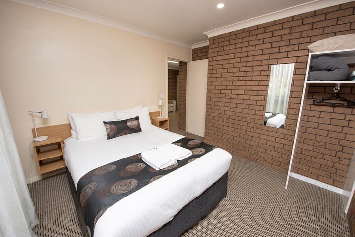 Room 3 of 16
