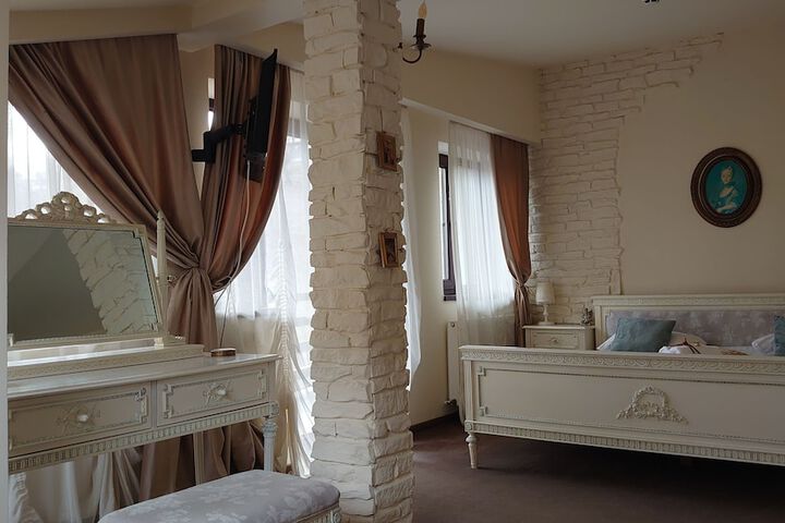 Room 3 of 24