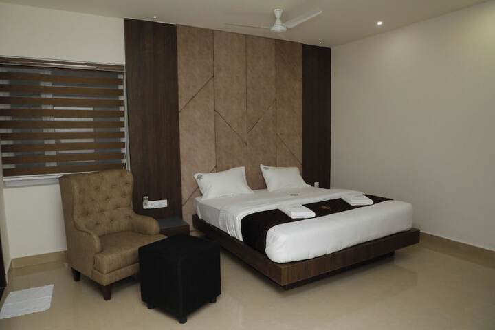 Room 11 of 24