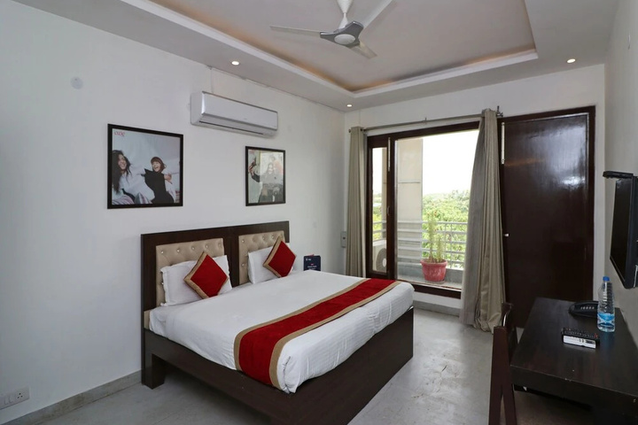 Room 3 of 16