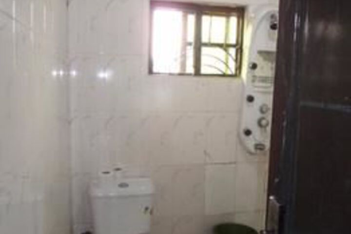 Room 2 of 32