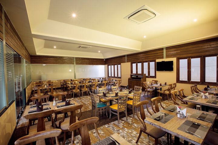Dining 19 of 62