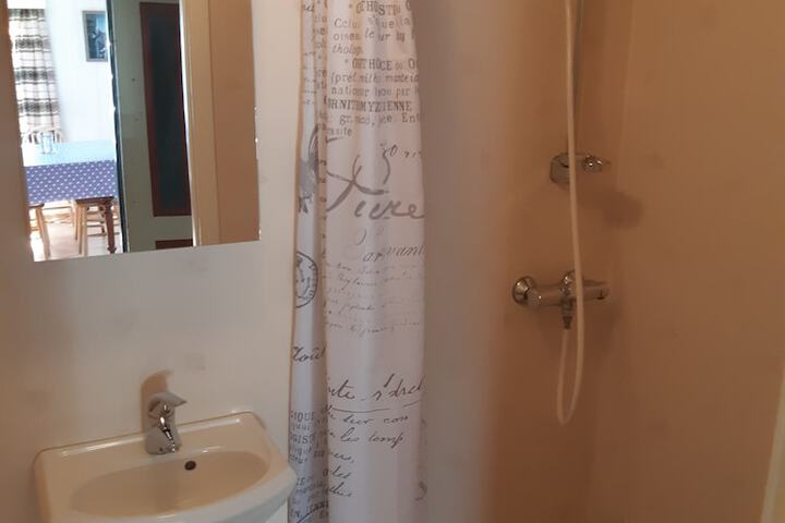 Room 13 of 26