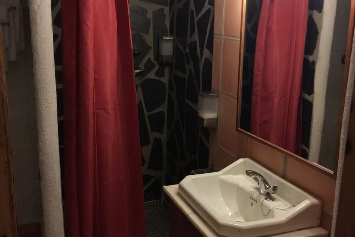 Room 28 of 40