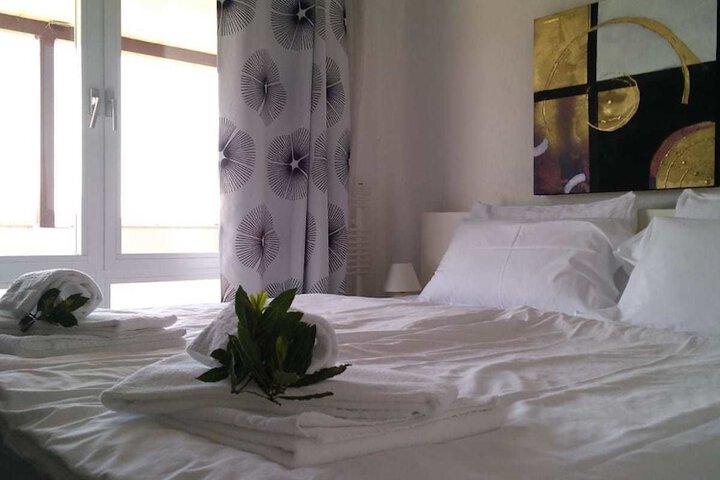 Room 9 of 16