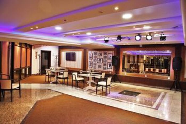 Lounge 59 of 114