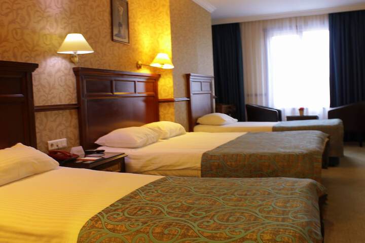 Room 5 of 114
