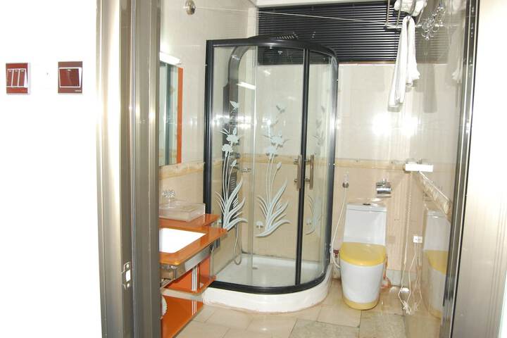 Room 9 of 27