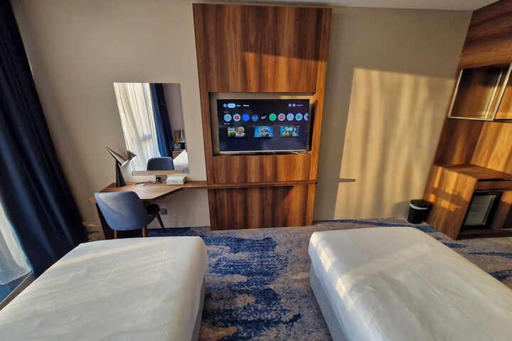Room 10 of 62