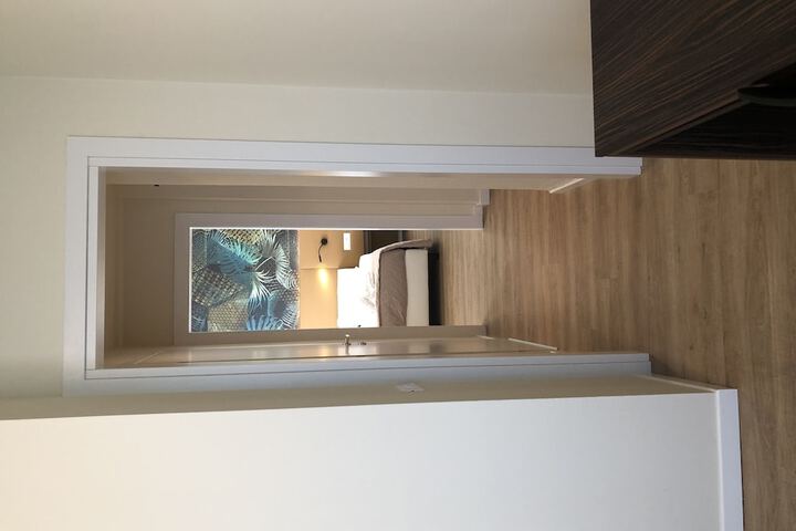 Room 5 of 33