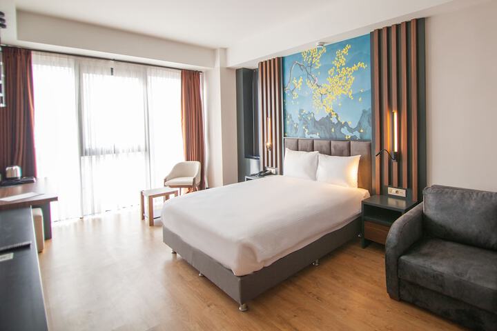 Room 5 of 10