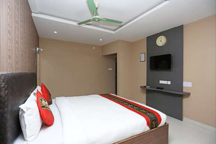 Room 6 of 19