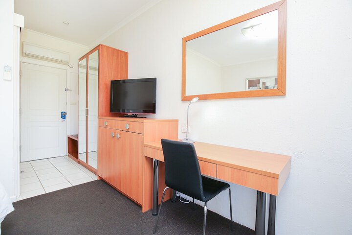Room 18 of 119
