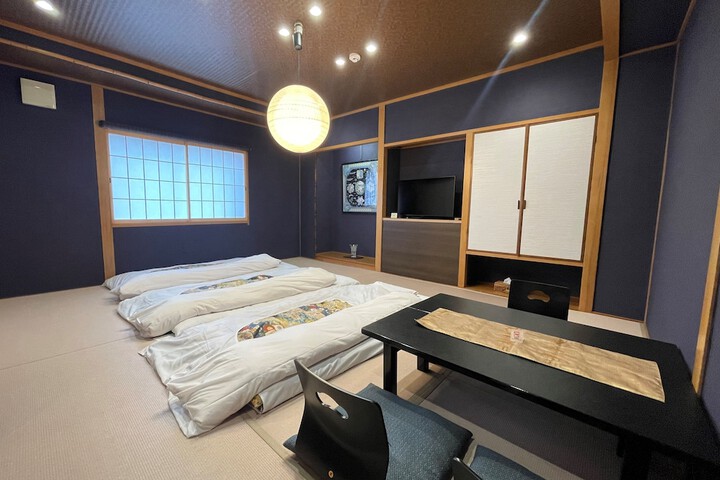Room 10 of 42