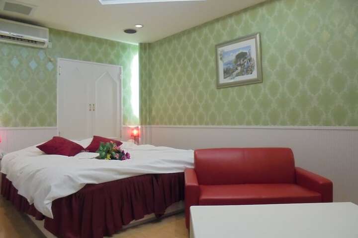Room 3 of 34