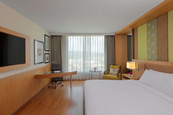 Room 13 of 130