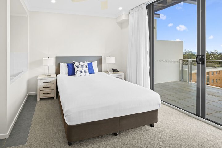Room 8 of 28
