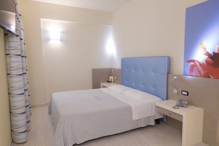 Room 15 of 90
