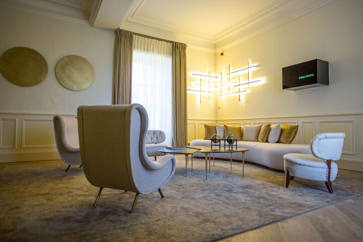 Room 54 of 209
