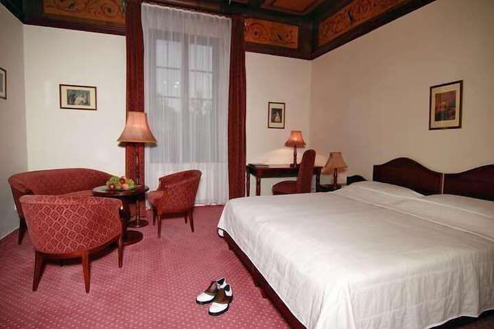 Room 17 of 46
