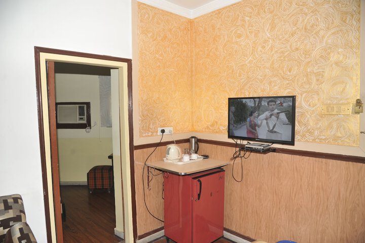 Room 6 of 34