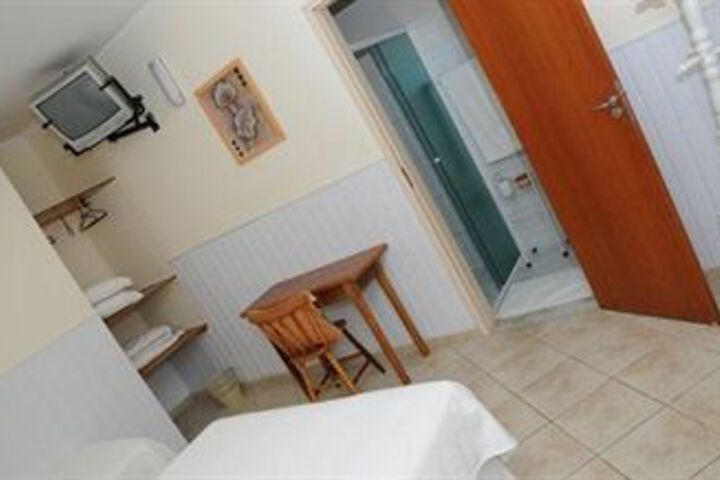 Room 16 of 24