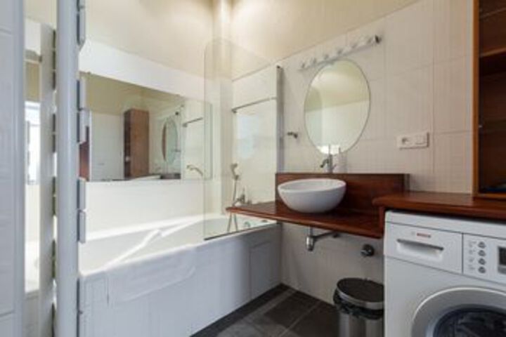 Room 4 of 20