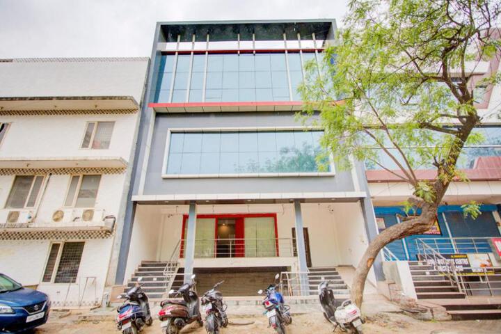 Townhouse Townhouse Atal Chowk Indirapuram Ghaziabad