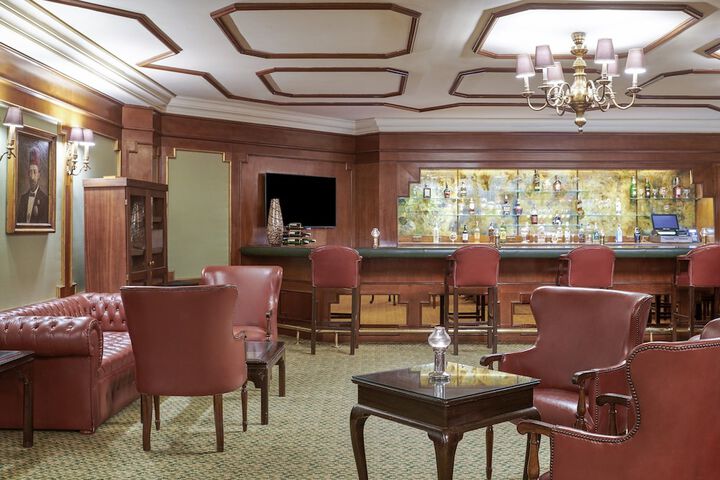 Lounge 103 of 147