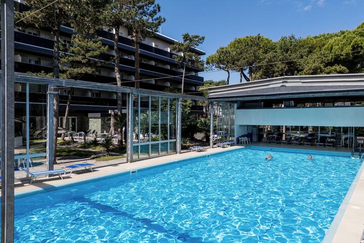 Pools & Facilities