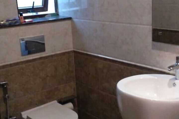Room 6 of 8