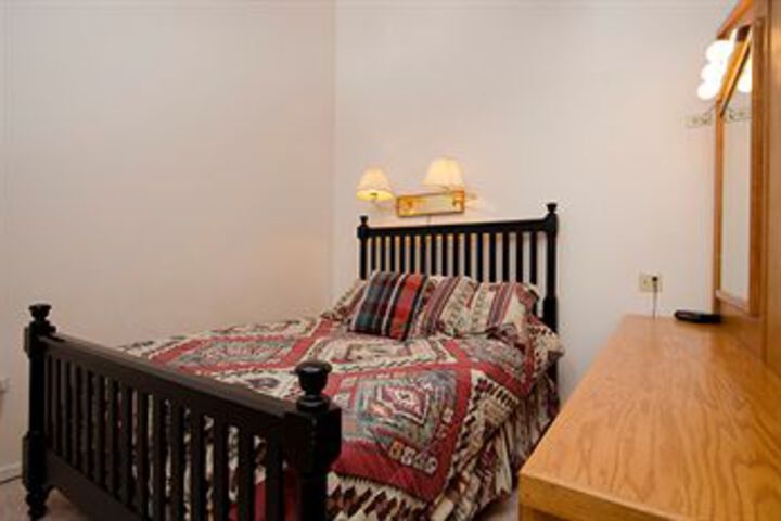 Room 13 of 27