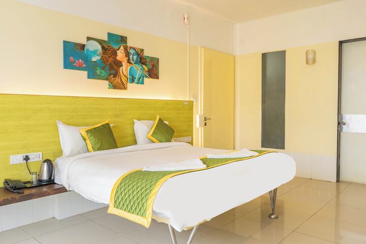 Room 15 of 53