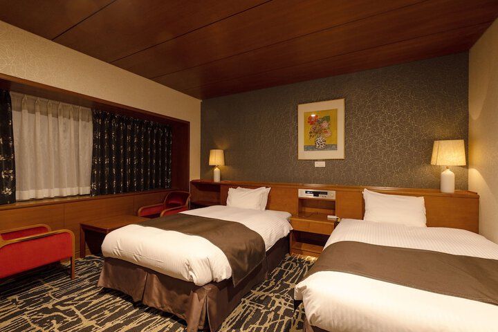 Room 15 of 77