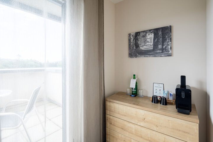 Room 8 of 32