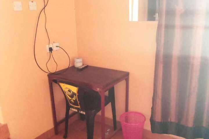 Room 6 of 10