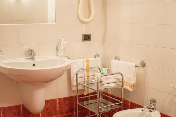 Room 10 of 18